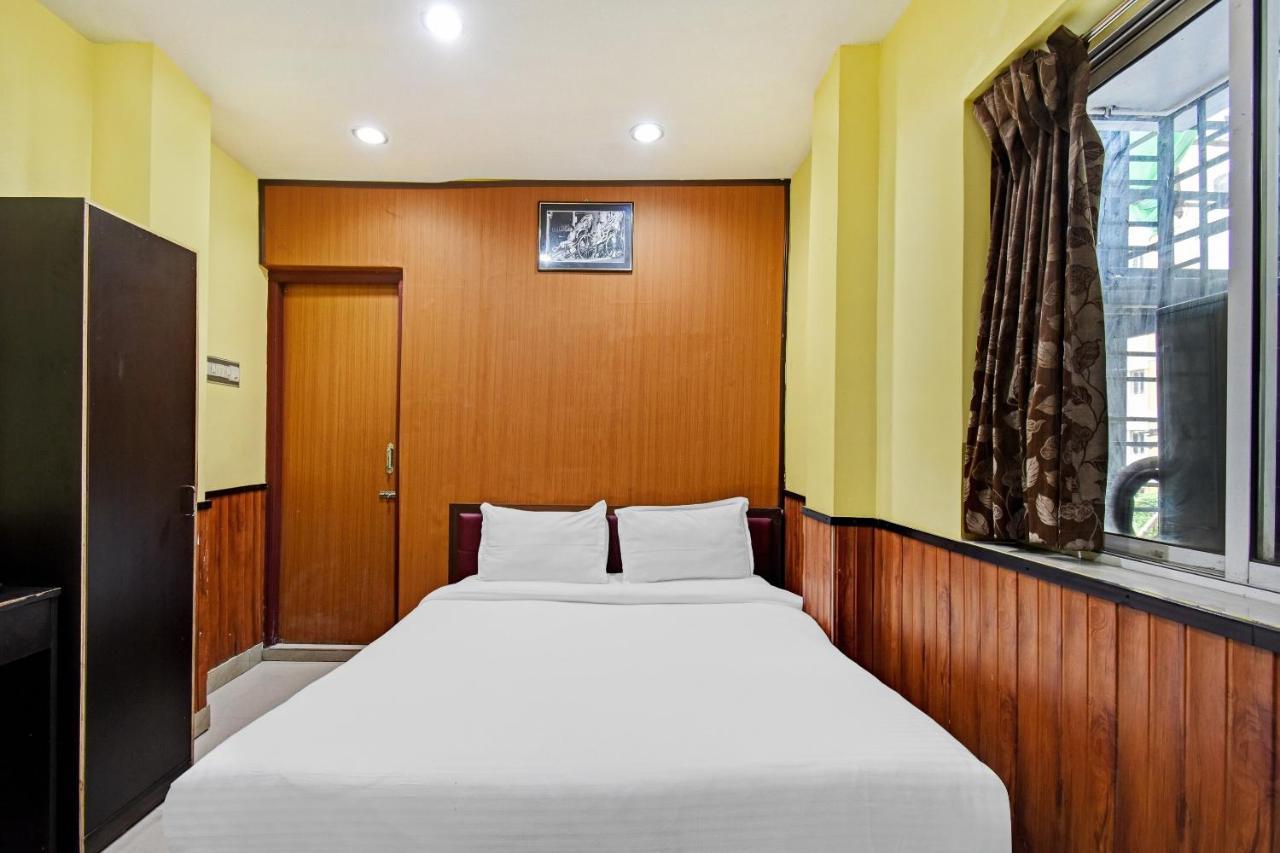 Flagship Hotel Eden Kolkata Bagian luar foto